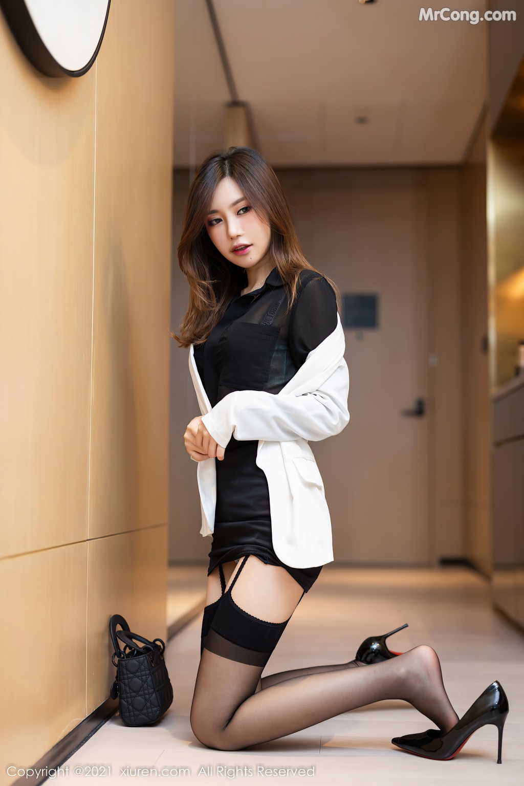 XIUREN No.4285: Ula (绮里嘉) (69 photos)