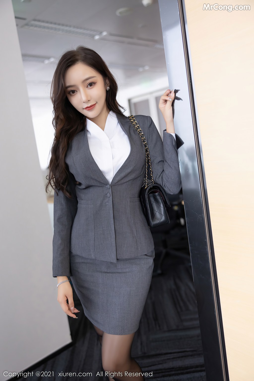 XIUREN No.4304: Yanni (王馨瑶) (102 photos)
