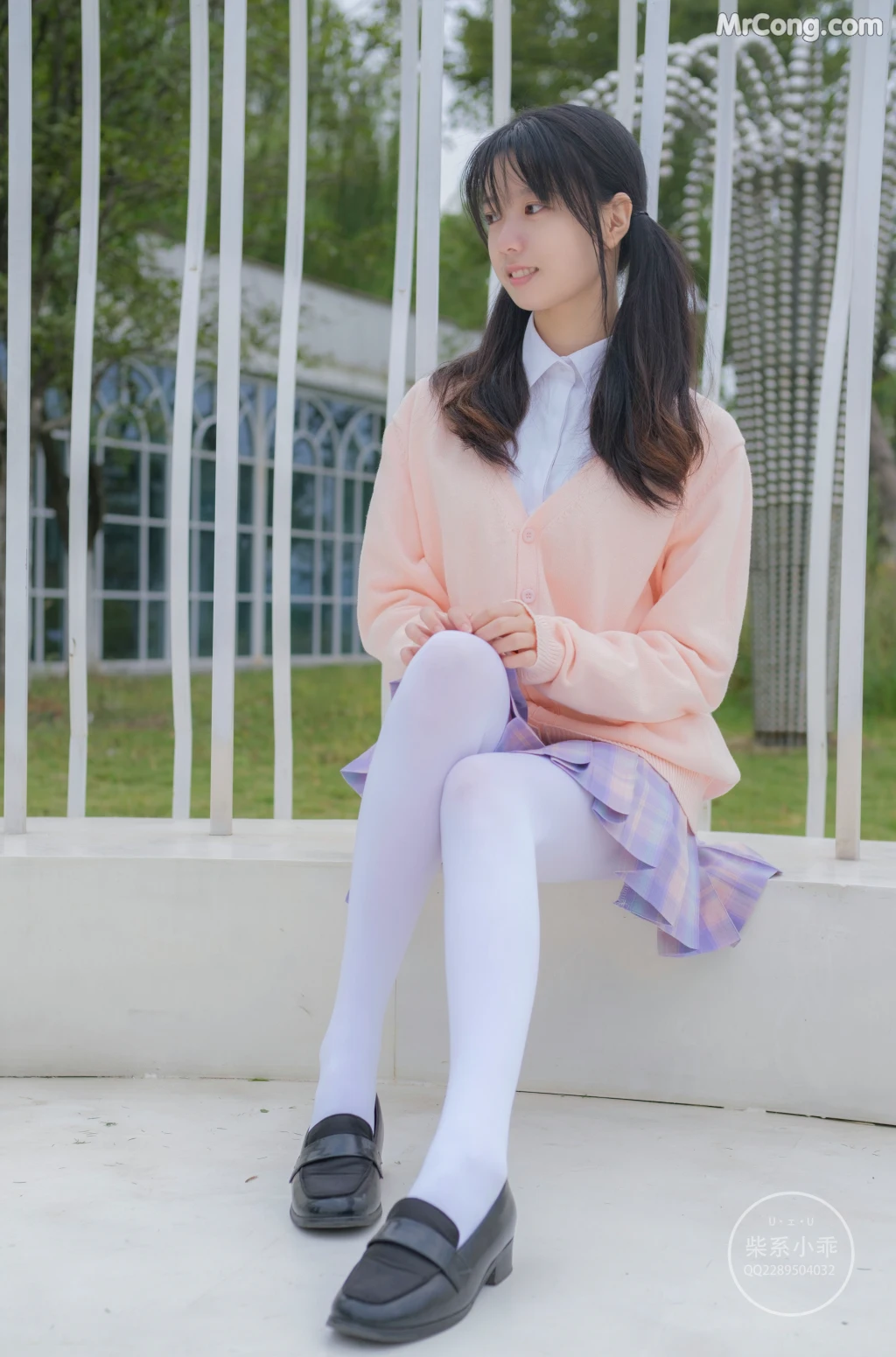 Coser@稚乖画册 Vol.002: 颓废01 短裙白丝 (73 photos)