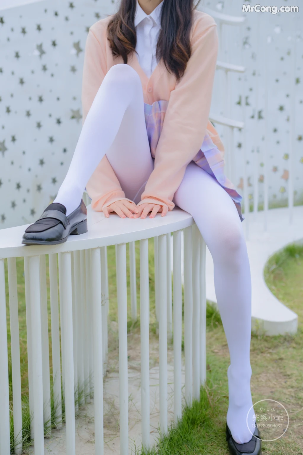 Coser@稚乖画册 Vol.002: 颓废01 短裙白丝 (73 photos)