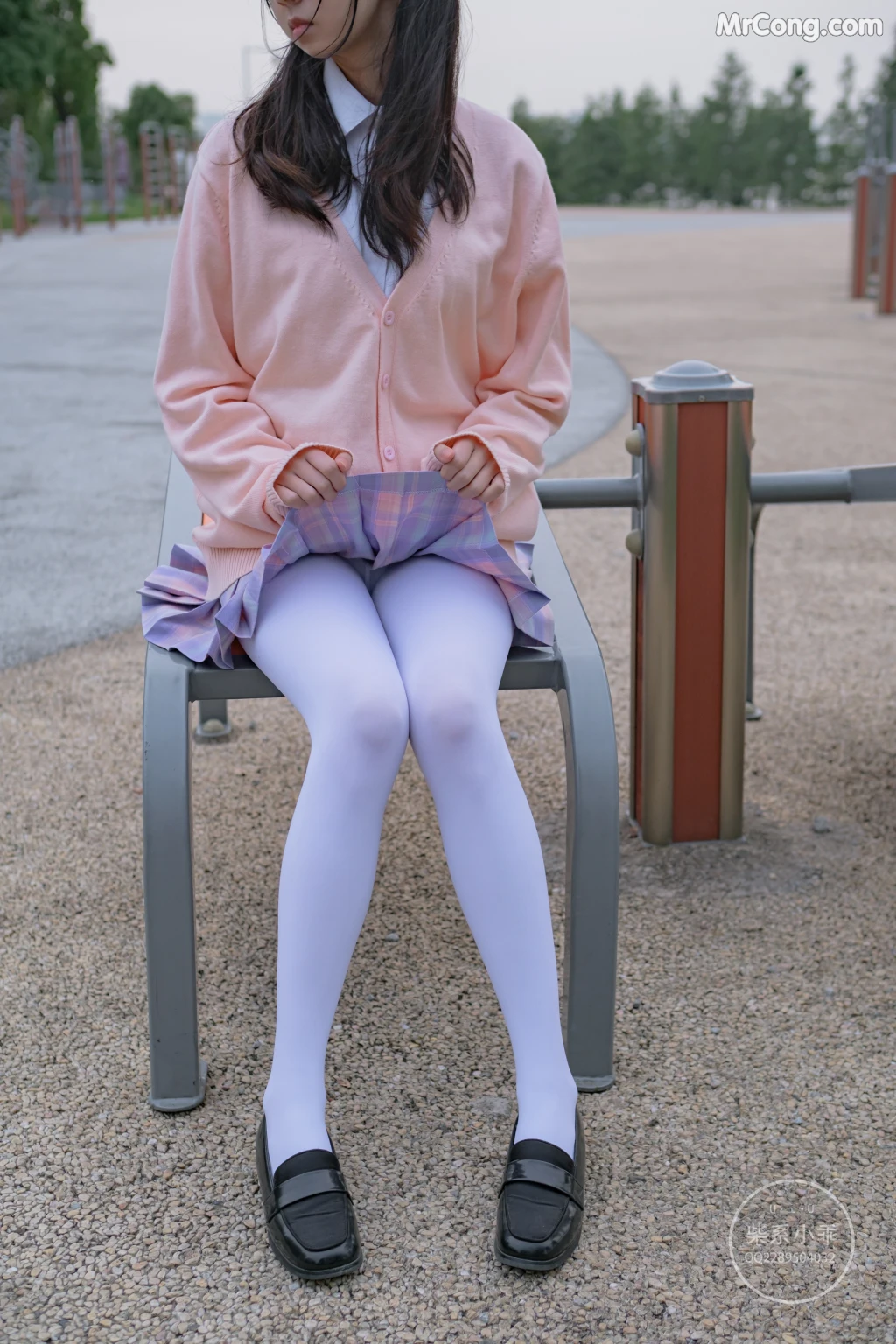 Coser@稚乖画册 Vol.002: 颓废01 短裙白丝 (73 photos)