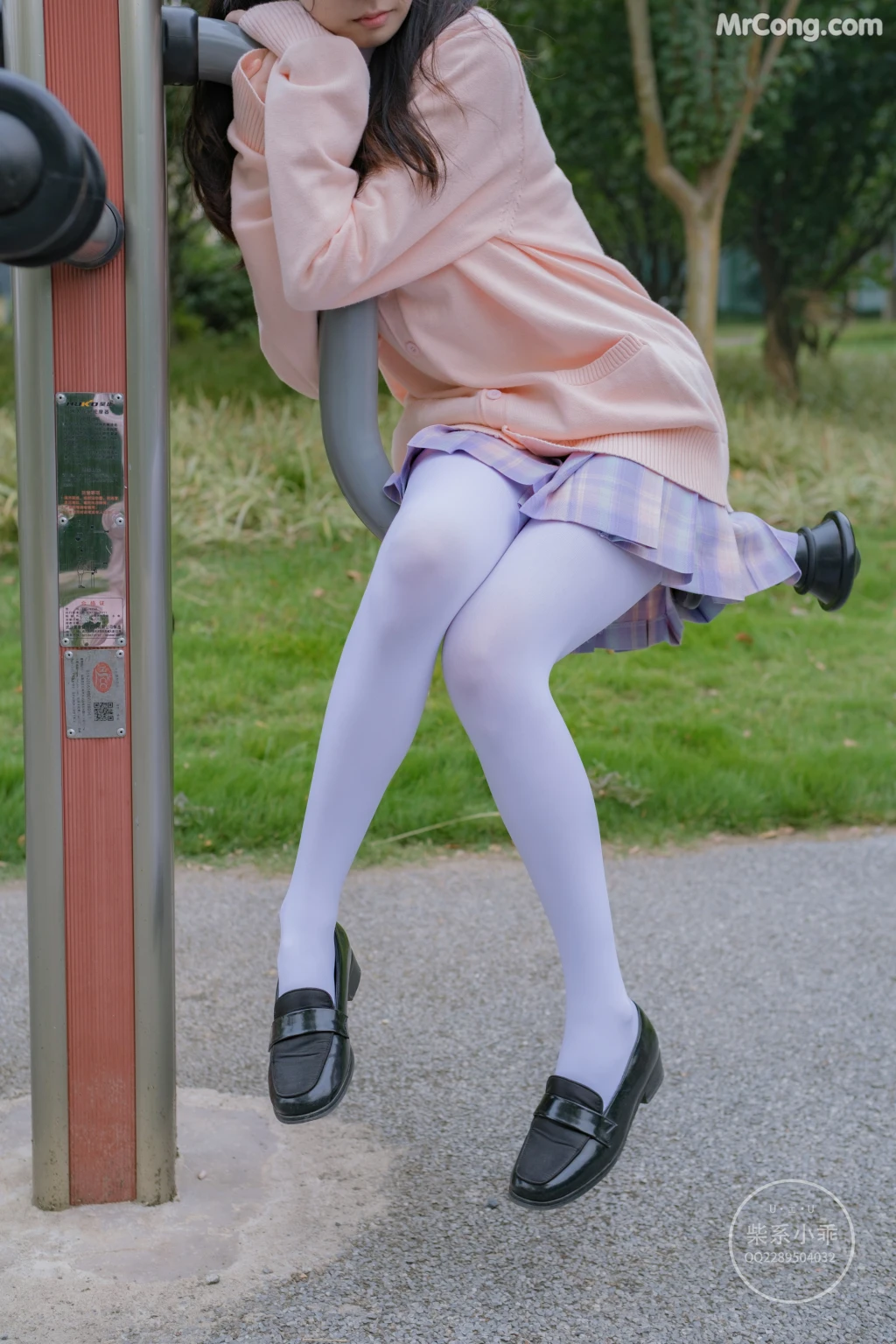 Coser@稚乖画册 Vol.002: 颓废01 短裙白丝 (73 photos) – Page 2