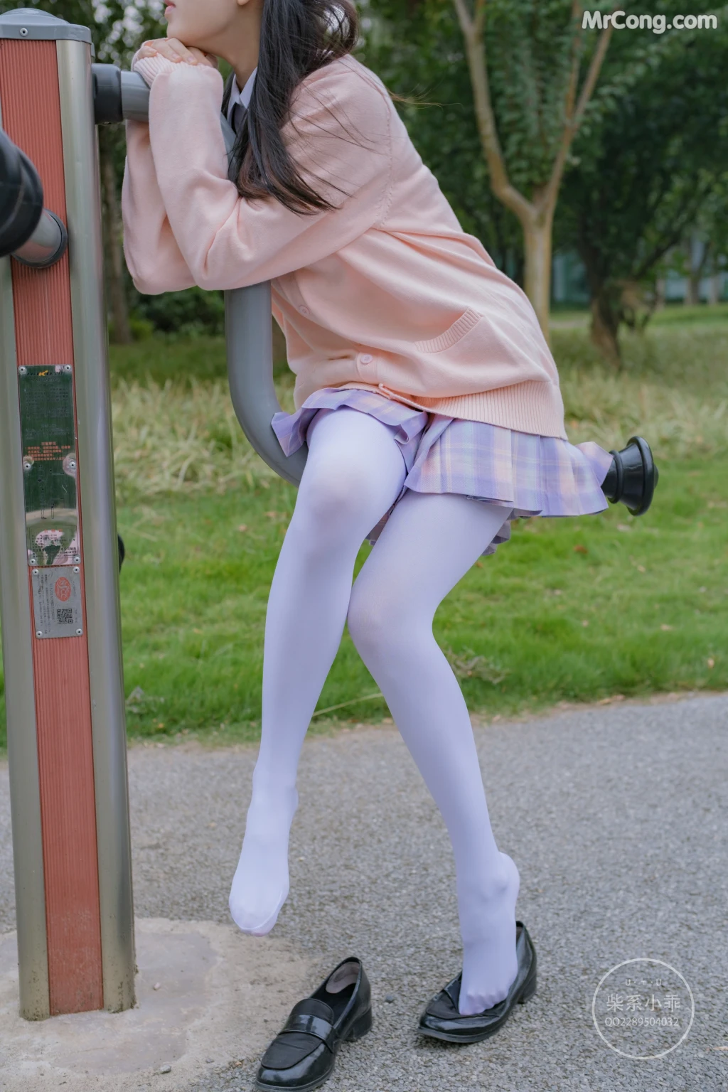Coser@稚乖画册 Vol.002: 颓废01 短裙白丝 (73 photos) – Page 2