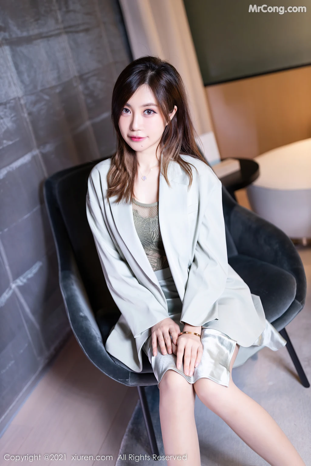XIUREN No.4353: Ula (绮里嘉) (49 photos)
