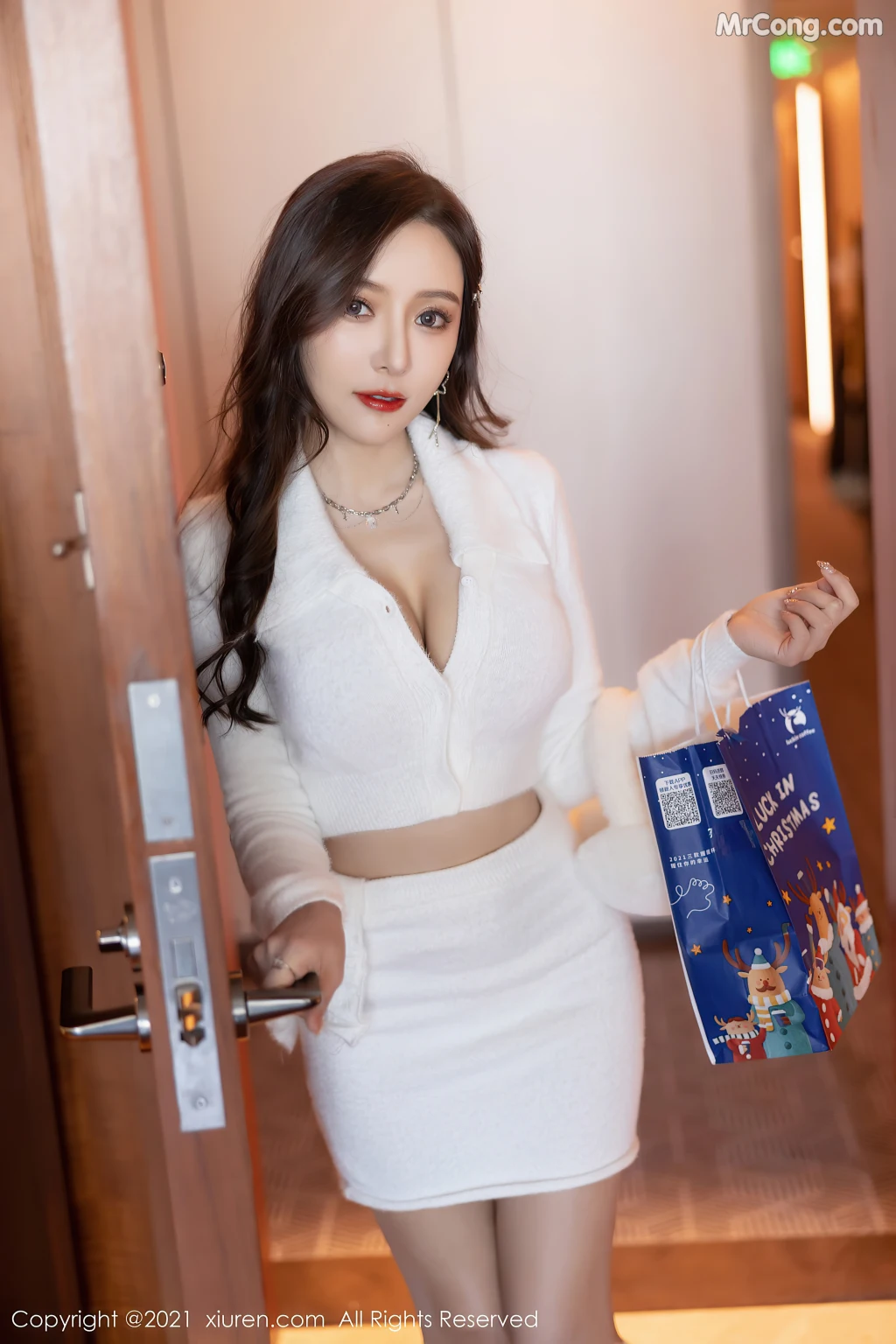 XIUREN No.4359: Yanni (王馨瑶) (82 photos)