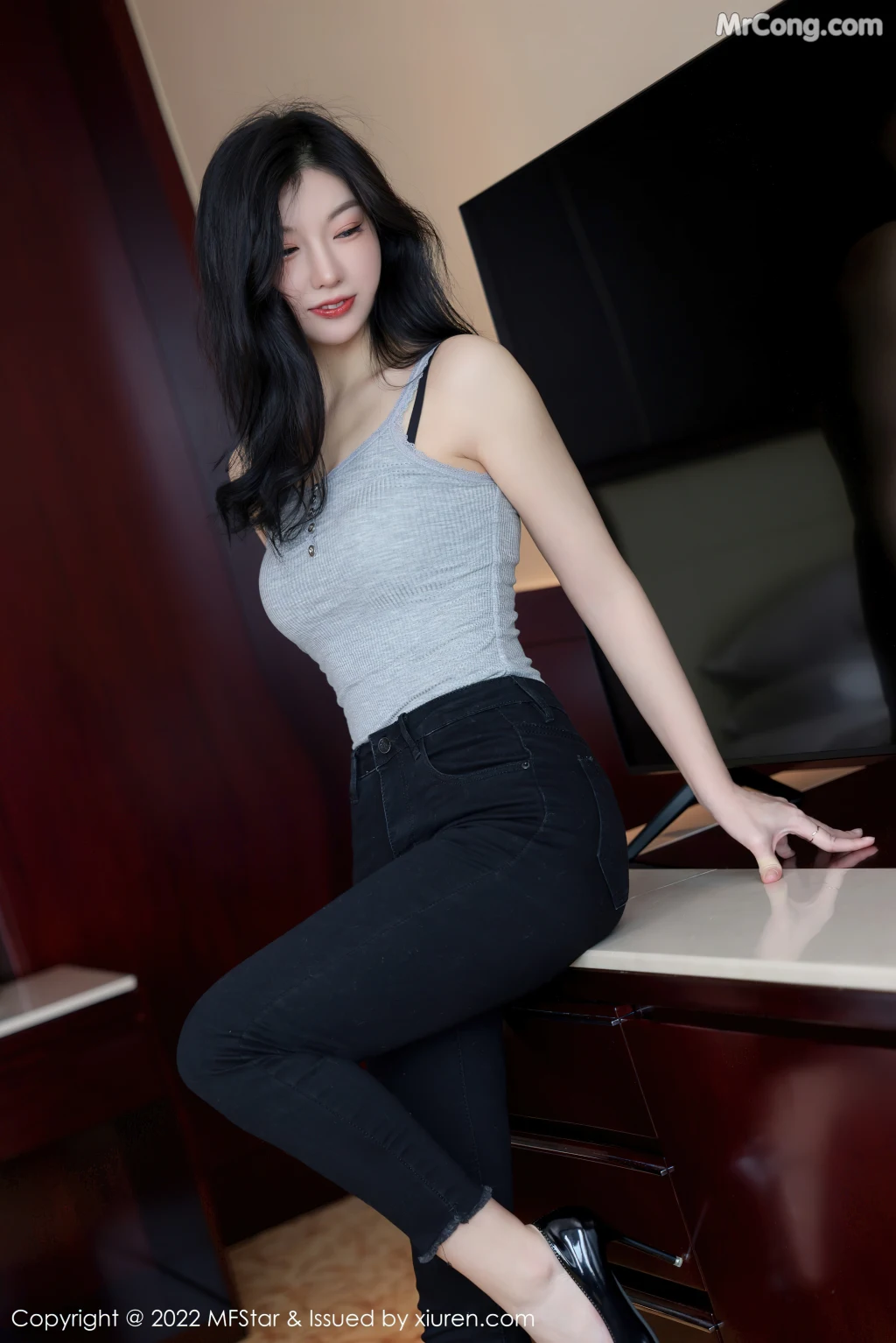 MFStar Vol.557: 人间荒糖 (71 photos)