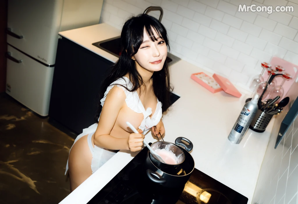 Mona (모나) & Jucy (쥬시) – Valentine – Moon Night Snap (69 photos)