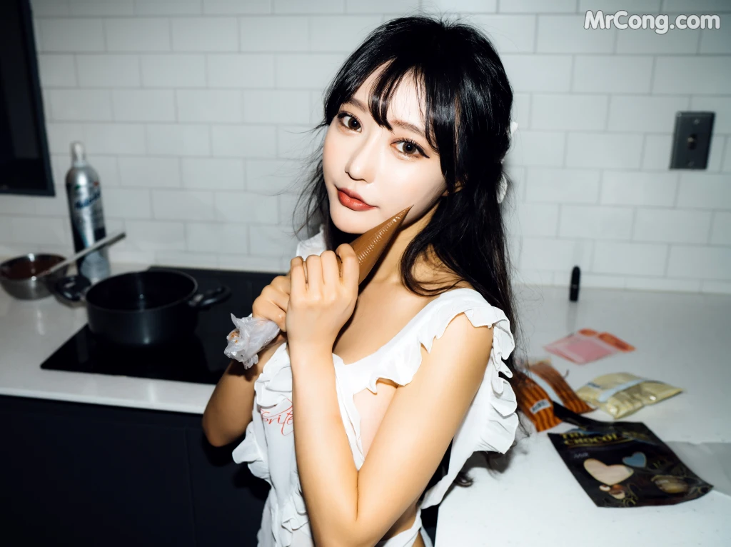 Mona (모나) & Jucy (쥬시) – Valentine – Moon Night Snap (69 photos)