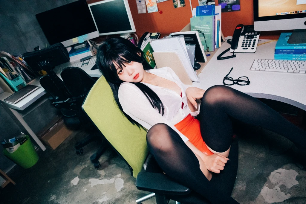 [Loozy] Zia (지아) – Office slave (220 photos + 6 videos) – Page 2