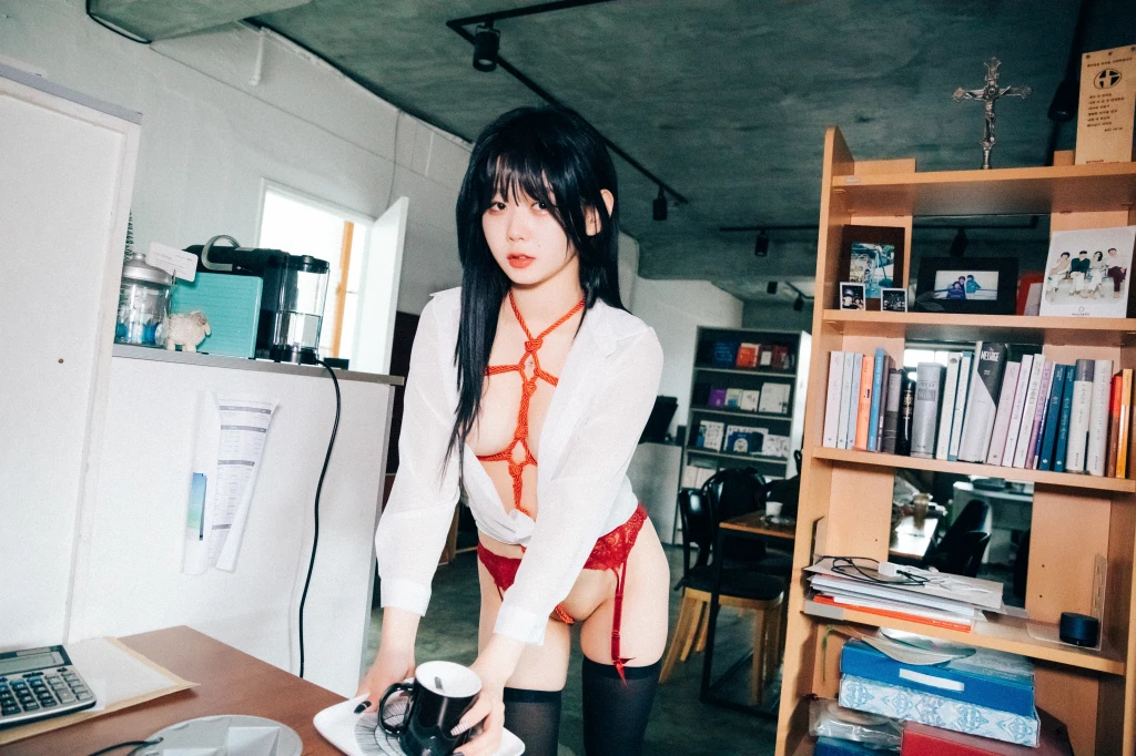 [Loozy] Zia (지아) – Office slave (220 photos + 6 videos) – Page 10