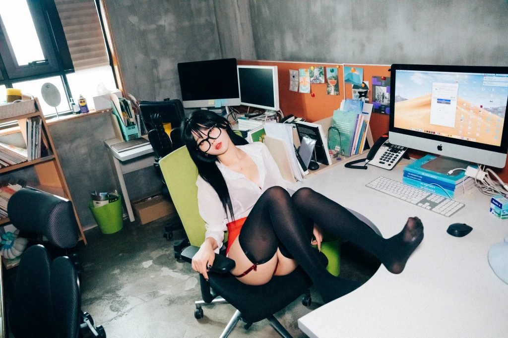 [Loozy] Zia (지아) – Office slave (220 photos + 6 videos) – Page 13