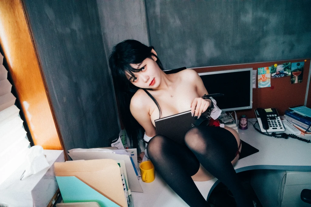 [Loozy] Zia (지아) – Office slave (220 photos + 6 videos) – Page 18