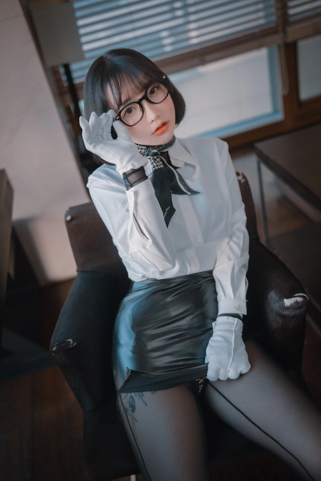 DJAWA Photo – Son Ye-Eun (손예은): “Naughty Supervisor” (126 photos)