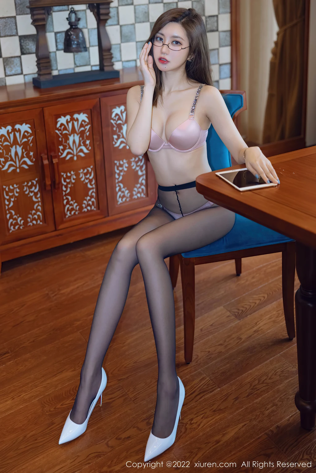 XIUREN No.4544: Ula (绮里嘉) (76 photos)