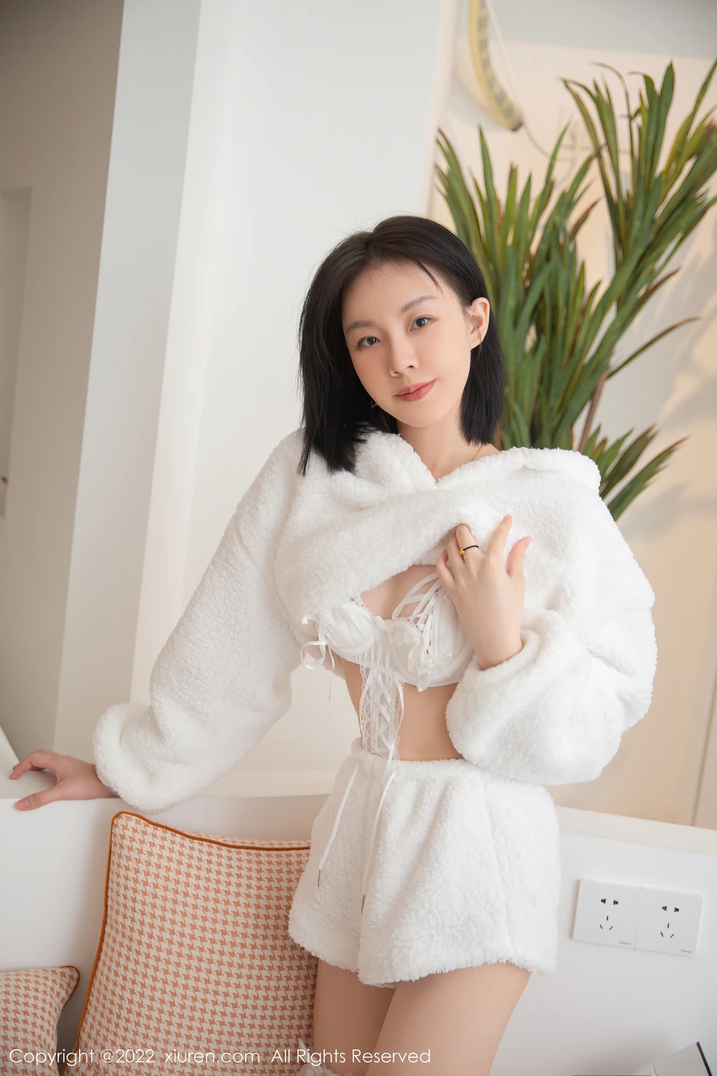 XIUREN No.4569: 一颗甜蛋黄a (68 photos)