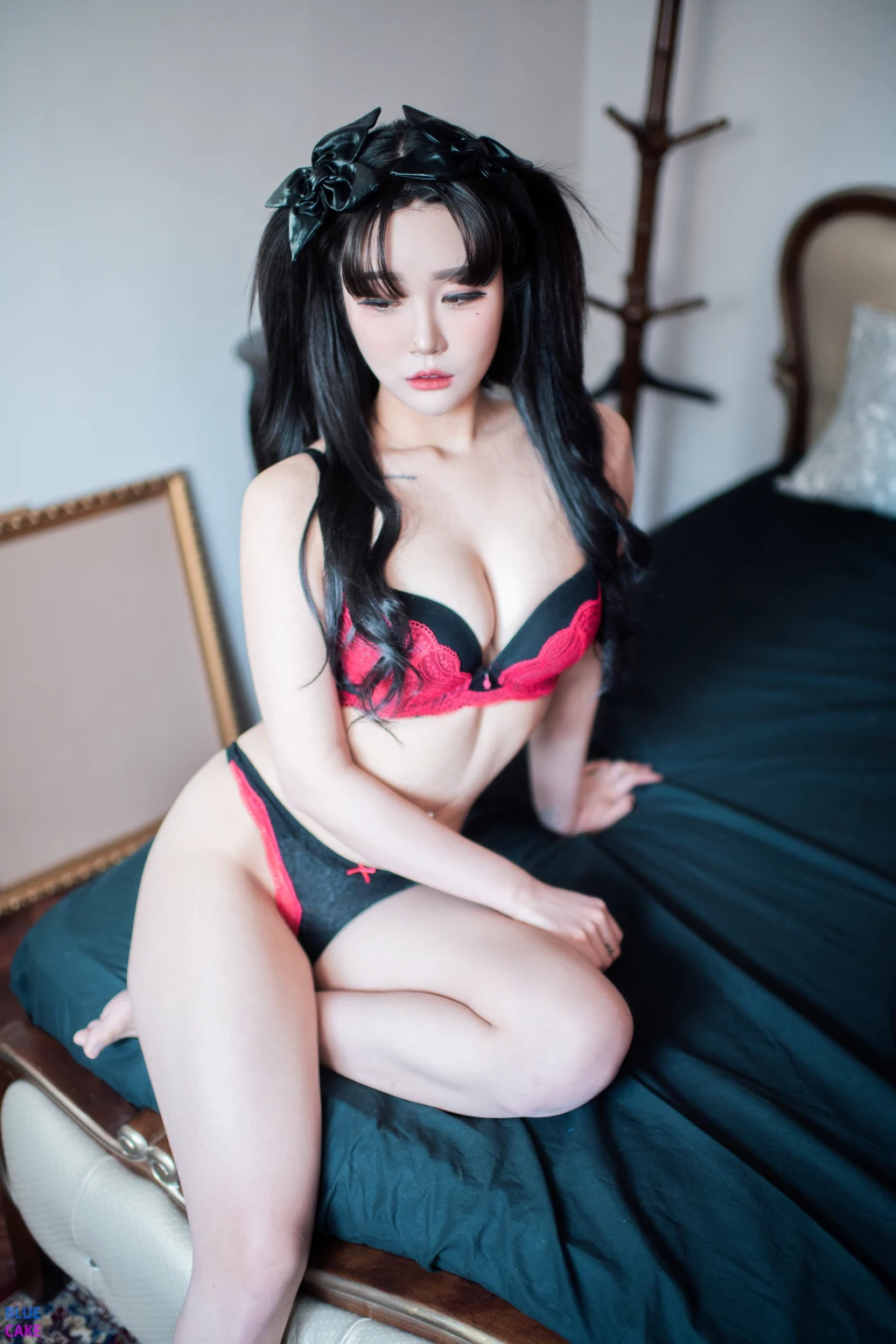 [BLUECAKE] Bomi (보미) & Zia (지아): Fate Saber x Thosaka Rin – Lingerie.Ver (128 photos)
