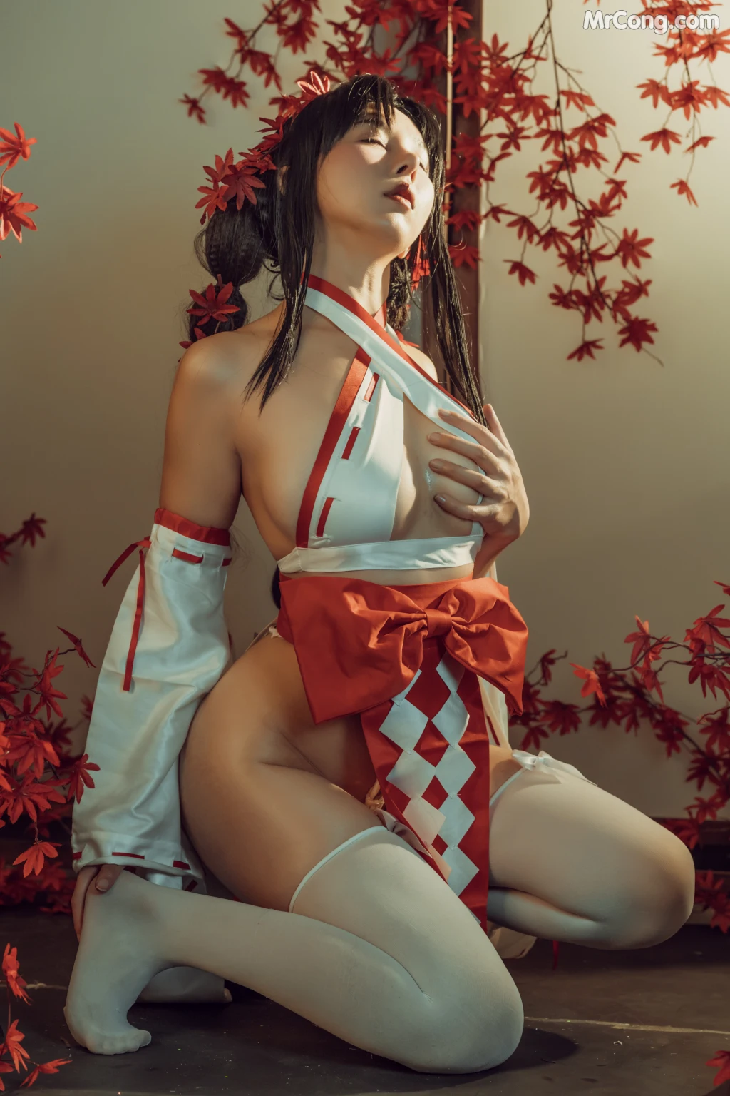 Coser@云溪溪 (Yunx1x1) Vol.004: 奶桃巫女 (43 photos)