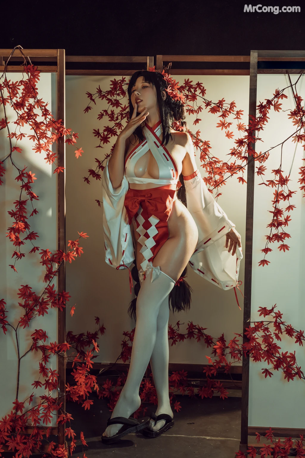 Coser@云溪溪 (Yunx1x1) Vol.004: 奶桃巫女 (43 photos)