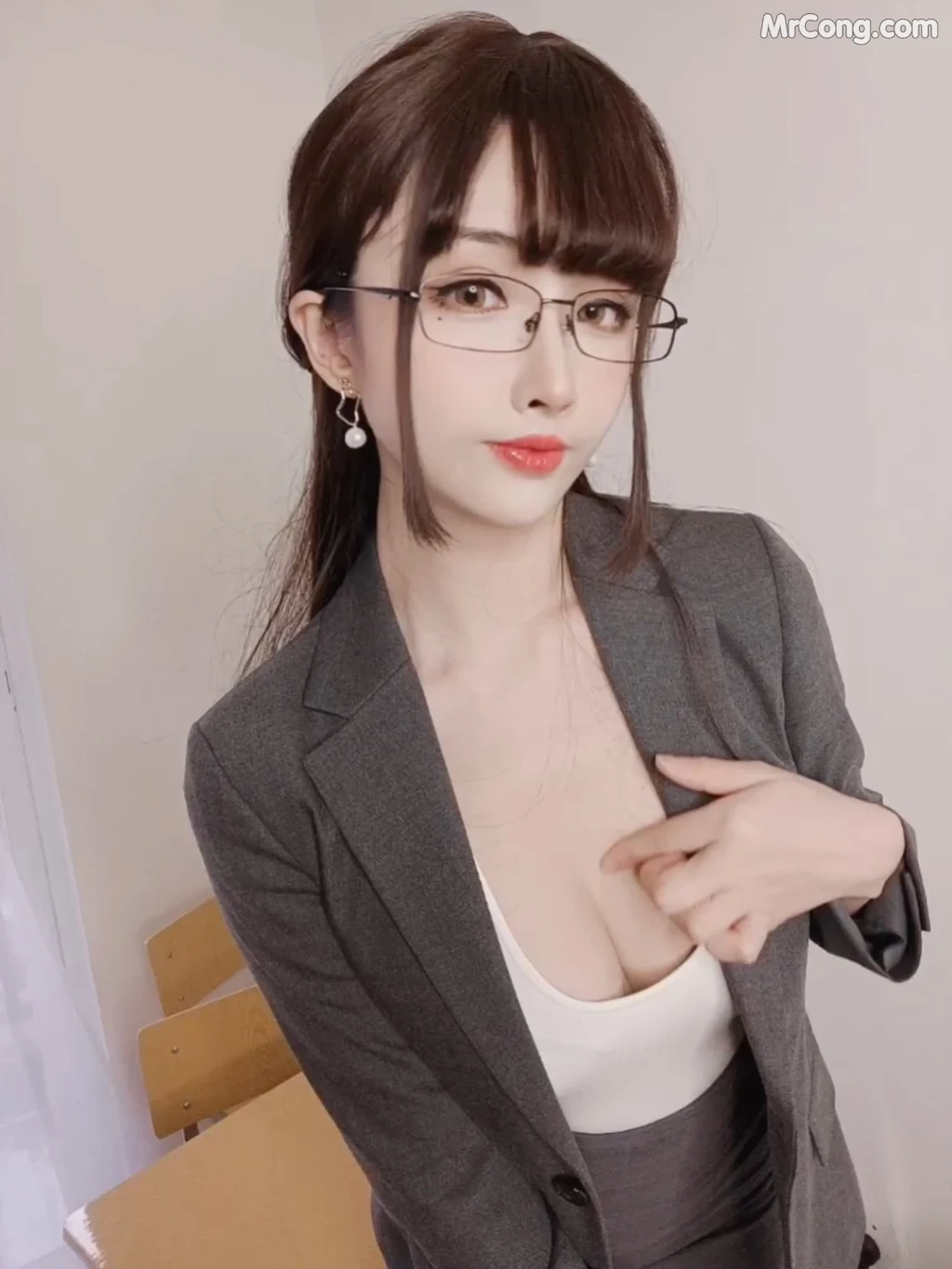 Coser@rioko凉凉子 Vol.092:《年上の韵》奇怪的老师[视频] (3 videos)