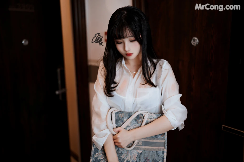 Coser@rioko凉凉子 Vol.093: 黑丝ol制服双人 (102 photos + 11 videos)
