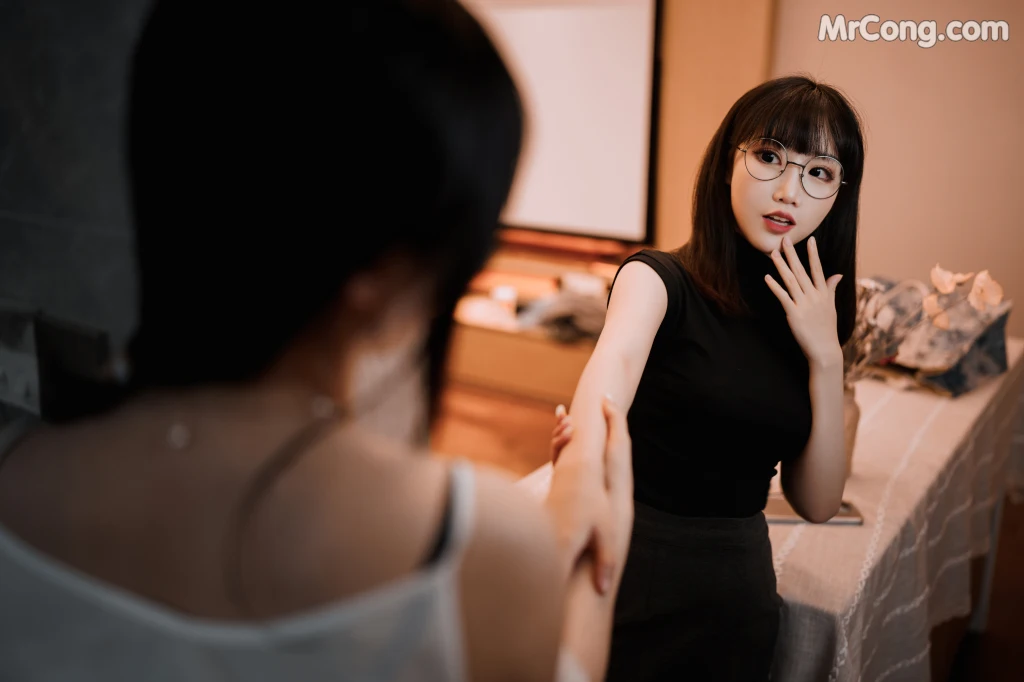 Coser@rioko凉凉子 Vol.093: 黑丝ol制服双人 (102 photos + 11 videos)