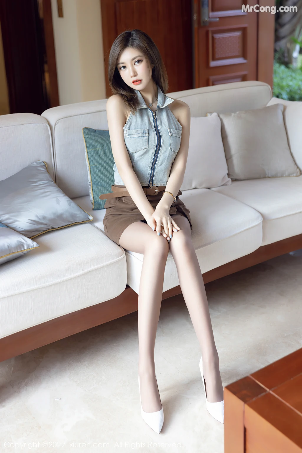 XIUREN No.4675: Ula (绮里嘉) (52 photos)