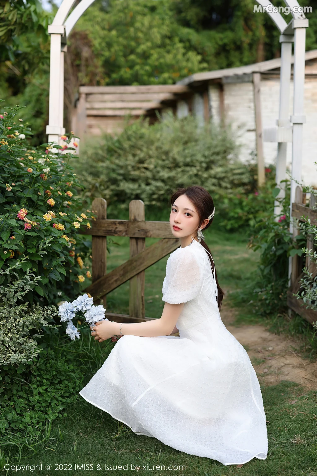 IMISS Vol.682: Lynn (刘奕宁) (25 photos)