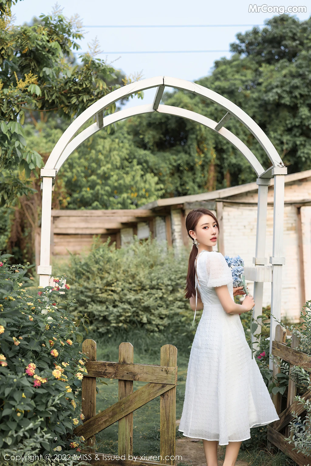 IMISS Vol.682: Lynn (刘奕宁) (25 photos)