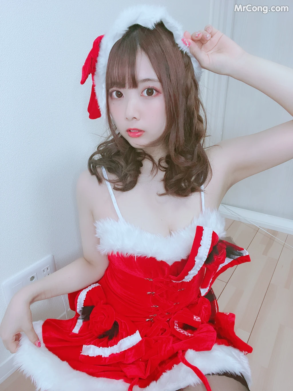 [Fantia] Tomiko (とみこ): とみこサンタから自撮りのお届け???動画もあるよ (71 photos)