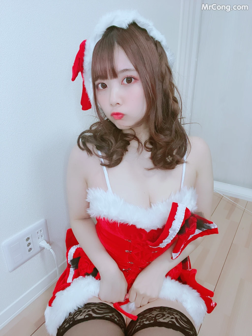 [Fantia] Tomiko (とみこ): とみこサンタから自撮りのお届け???動画もあるよ (71 photos)