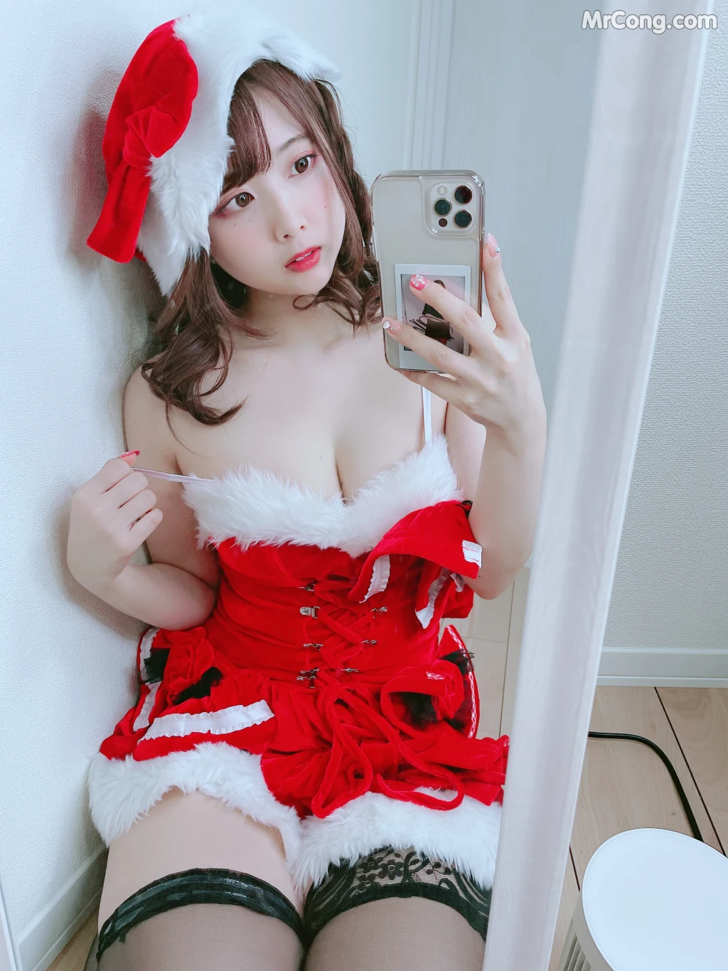 [Fantia] Tomiko (とみこ): とみこサンタから自撮りのお届け???動画もあるよ (71 photos) – Page 7
