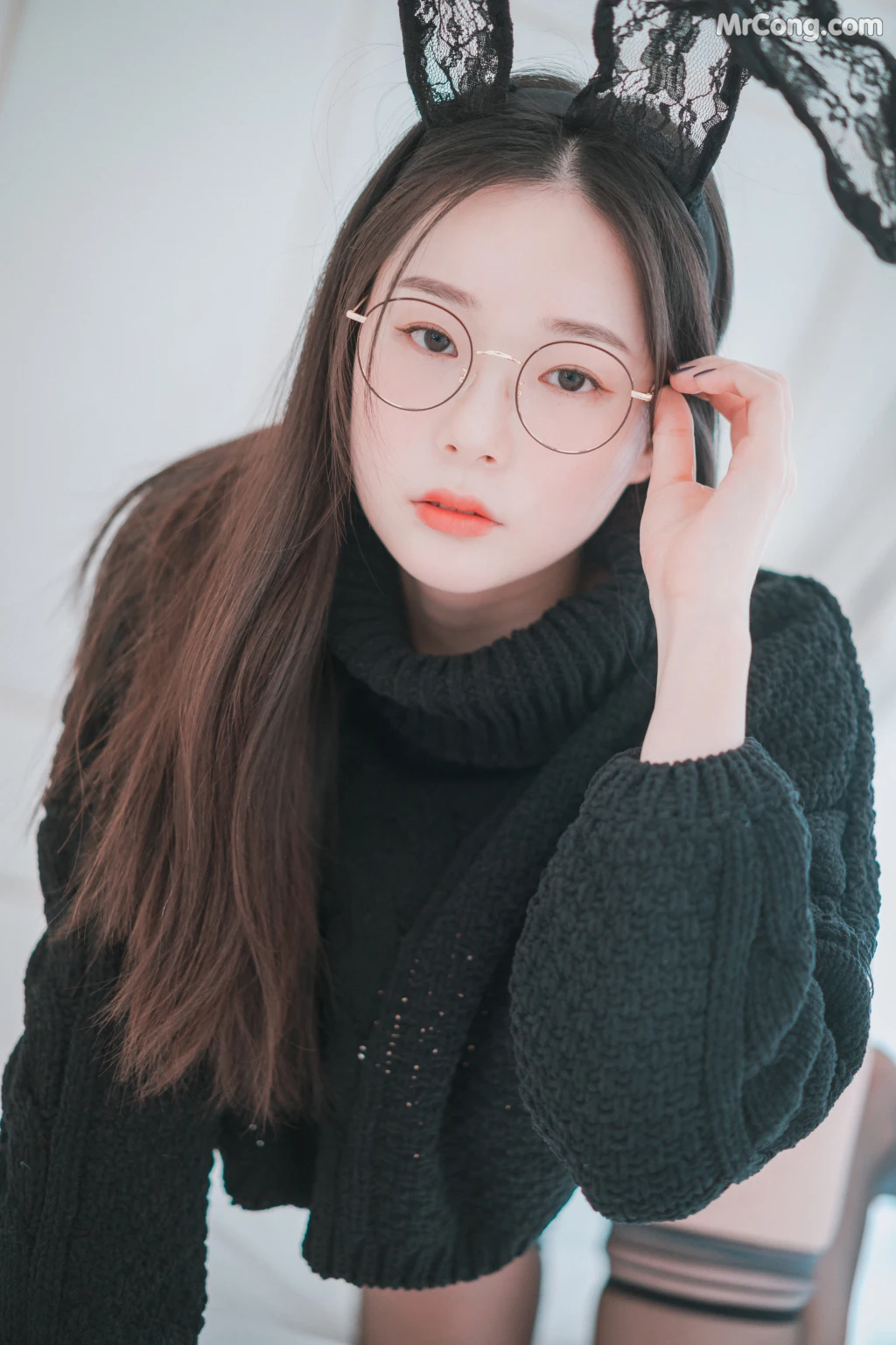 DJAWA Photo – Pia (피아): “Loose and Tight Black” (33 photos)