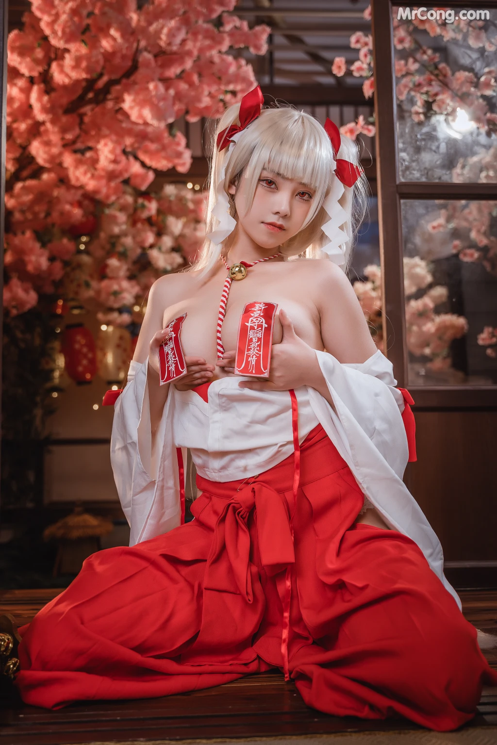 Coser@蜜汁猫裘 Vol.084: 可畏巫女 (50 photos + 4 videos)