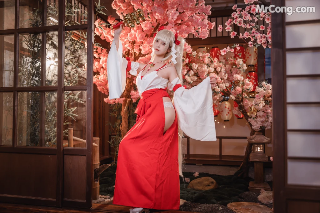 Coser@蜜汁猫裘 Vol.084: 可畏巫女 (50 photos + 4 videos) – Page 5