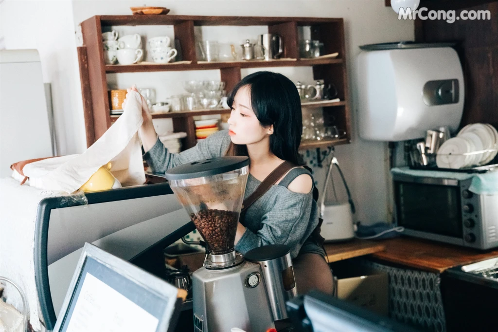 [Loozy] Bambi (밤비): Cafe Alba (179 photos) – Page 3