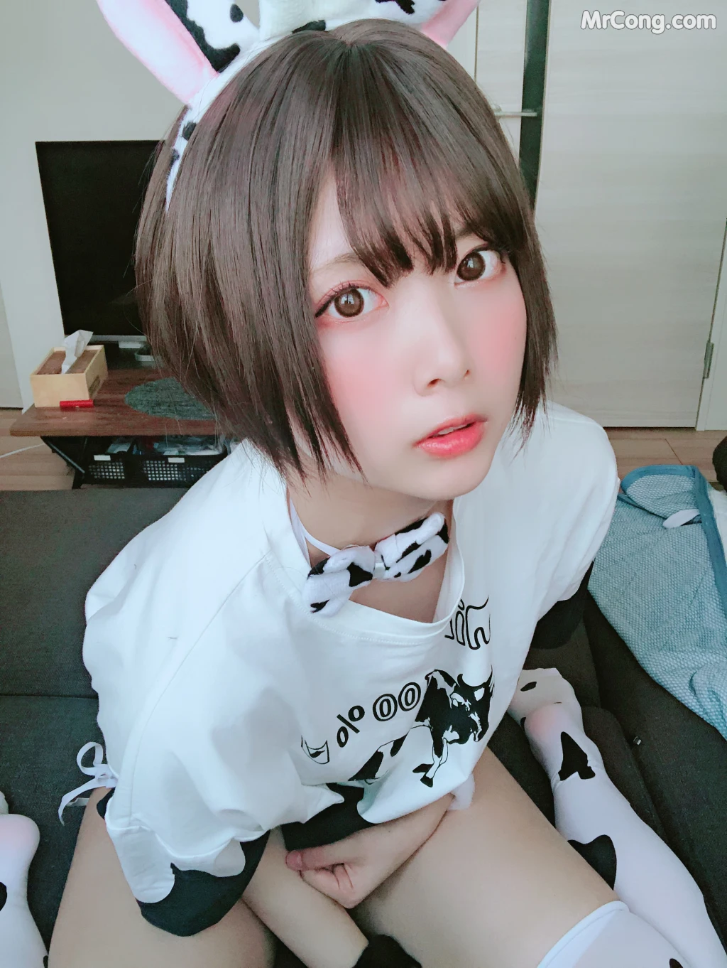 [Fantia] Tomiko (とみこ): 下乳でとる牛? (43 photos + 1 video)