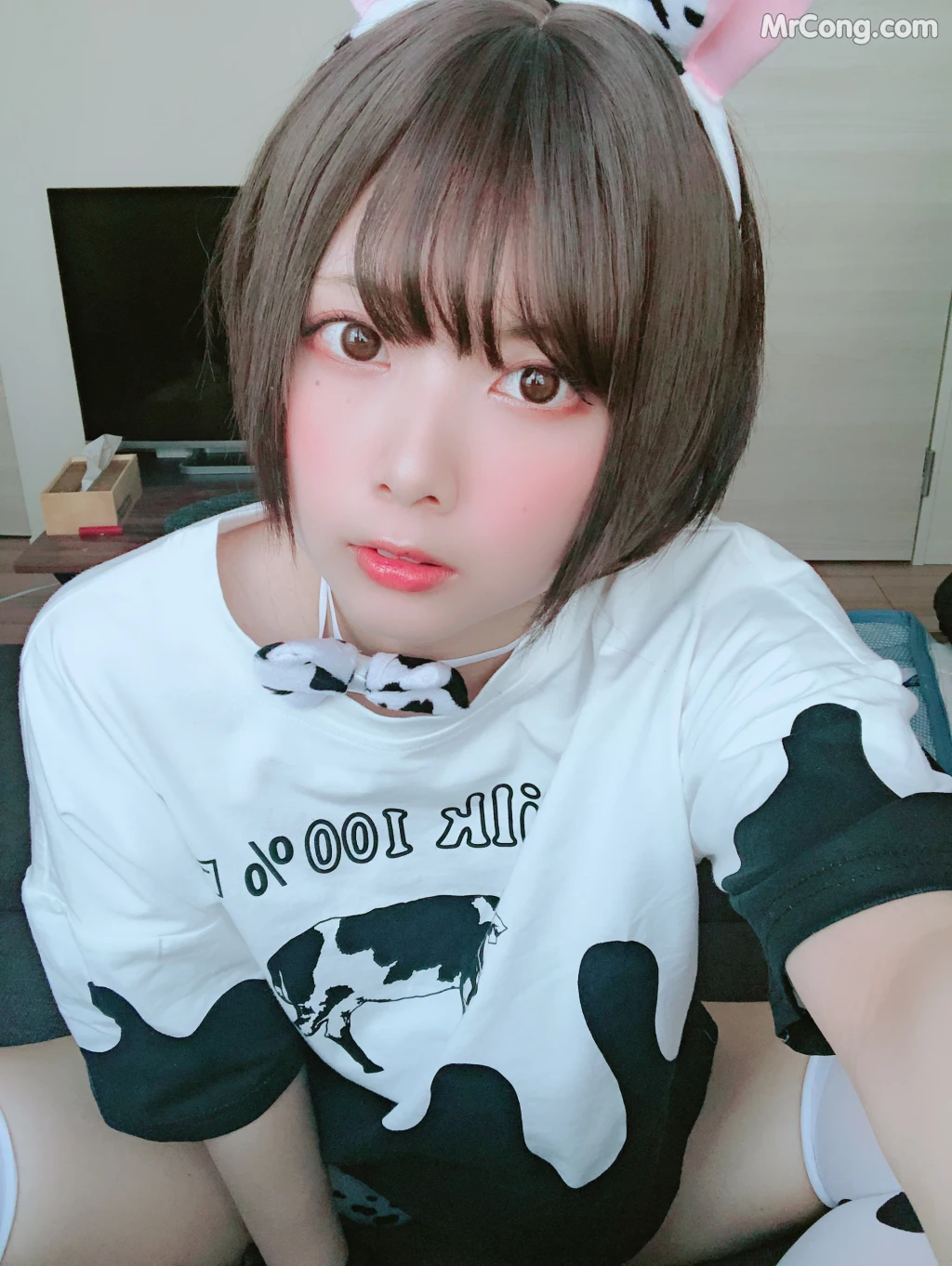[Fantia] Tomiko (とみこ): 下乳でとる牛? (43 photos + 1 video)