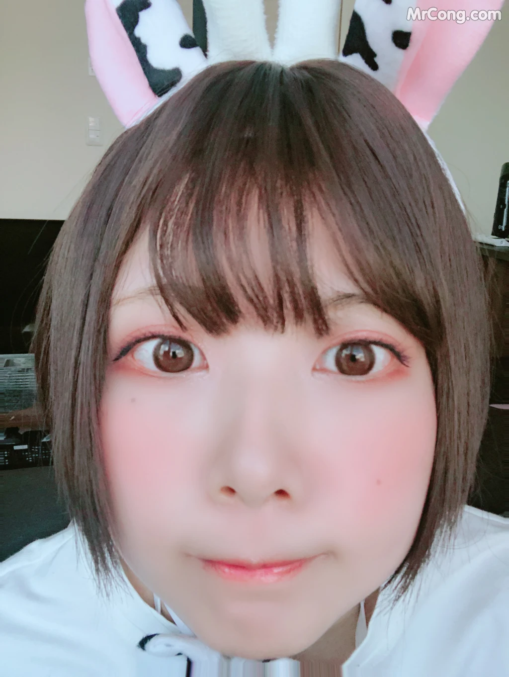 [Fantia] Tomiko (とみこ): 下乳でとる牛? (43 photos + 1 video)