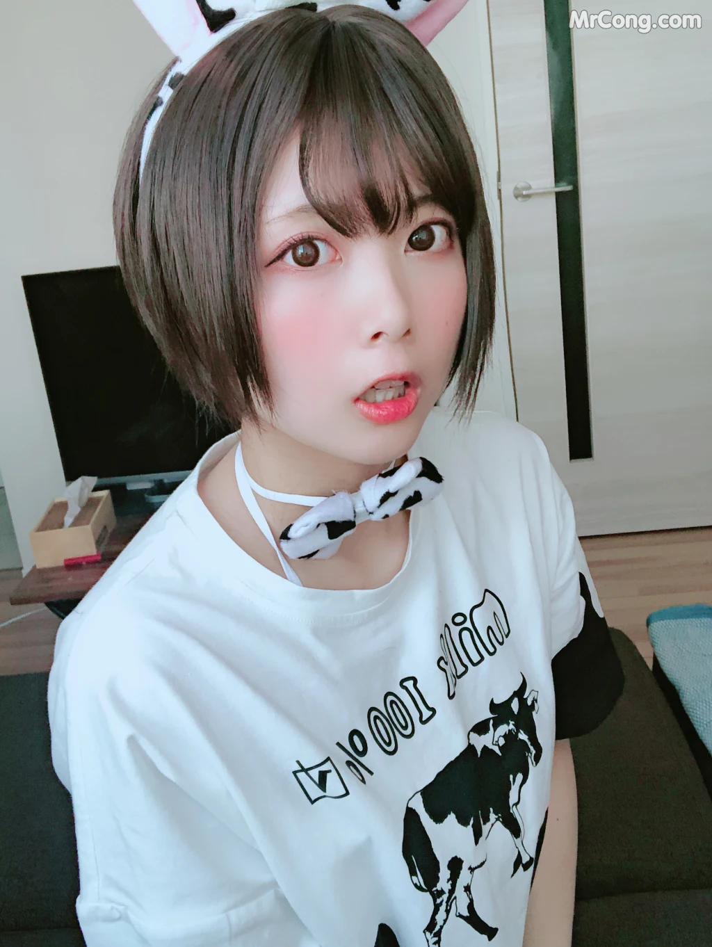 [Fantia] Tomiko (とみこ): 下乳でとる牛? (43 photos + 1 video)