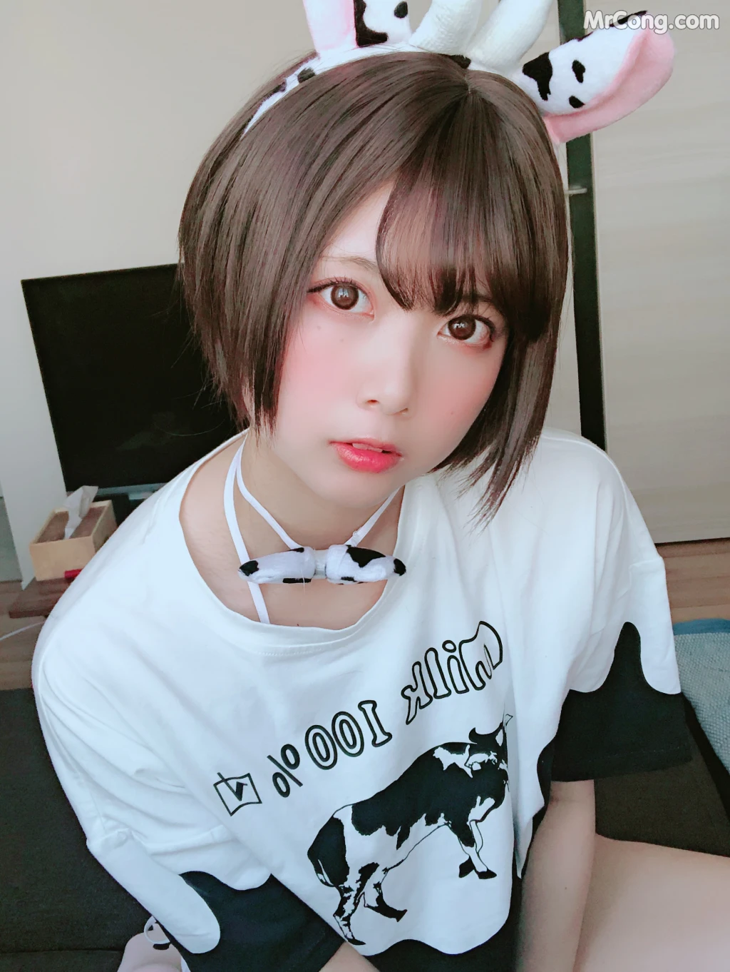 [Fantia] Tomiko (とみこ): 下乳でとる牛? (43 photos + 1 video)