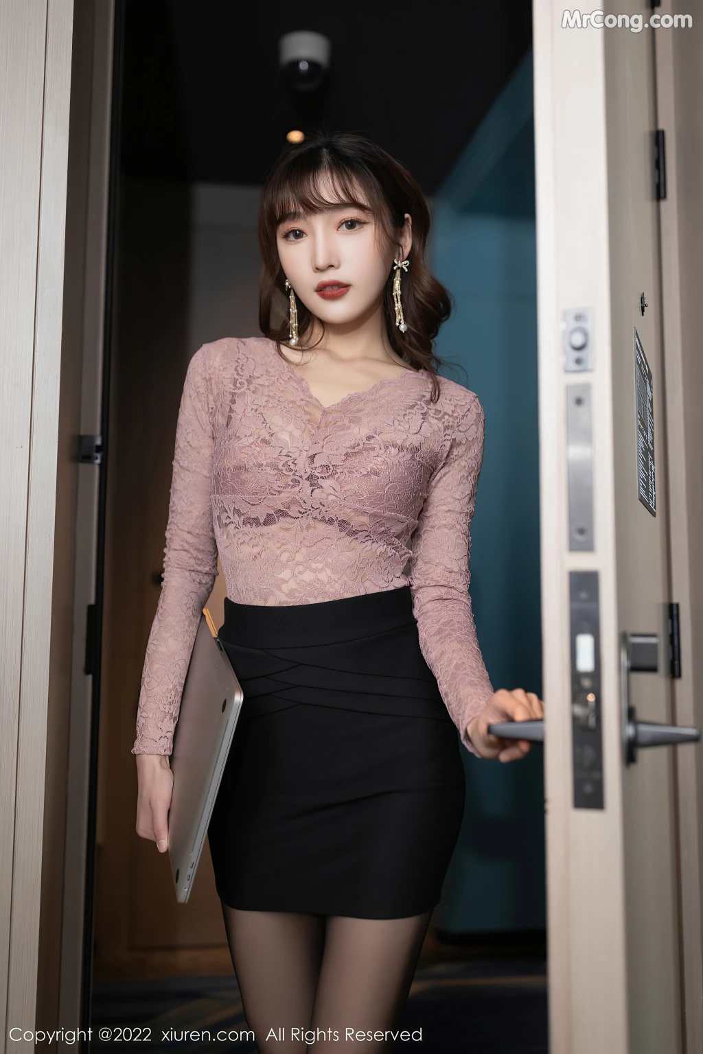 XIUREN No.4821: Tang An Qi (唐安琪) & Lu Xuan Xuan (陆萱萱) (89 photos)