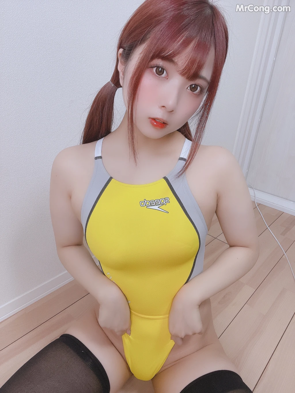 [Fantia] Tomiko (とみこ): 黄色い競泳水着?とニーソ (58 photos)