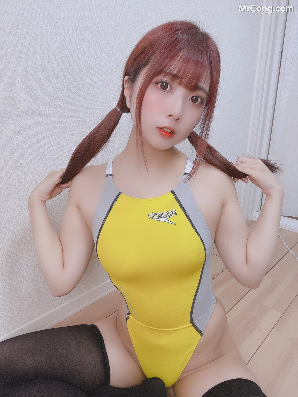 [Fantia] Tomiko (とみこ): 黄色い競泳水着?とニーソ (58 photos) – Page 2