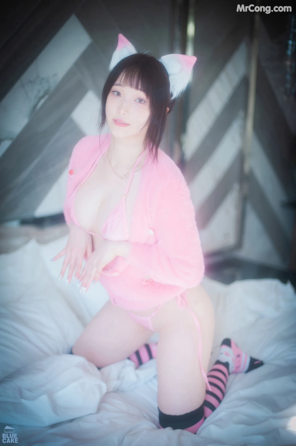 [BLUECAKE] Bambi (밤비): Naughty Cats Pink & Mint RED (145 photos)