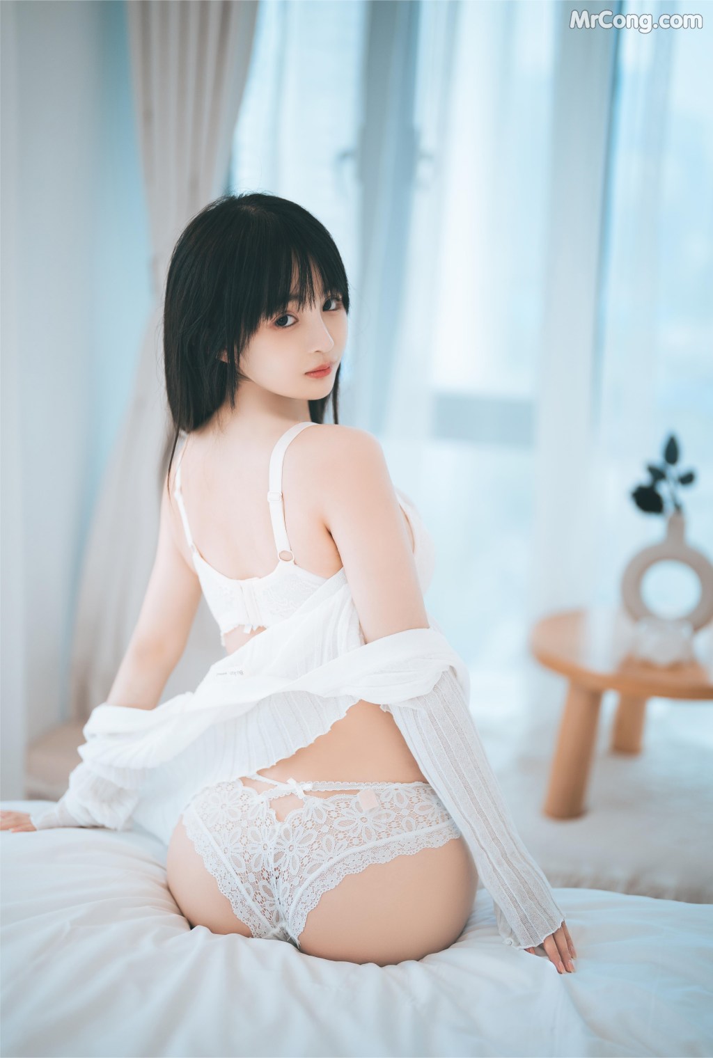 Coser@桜井宁宁 Vol.052: 人妻 (51 photos)