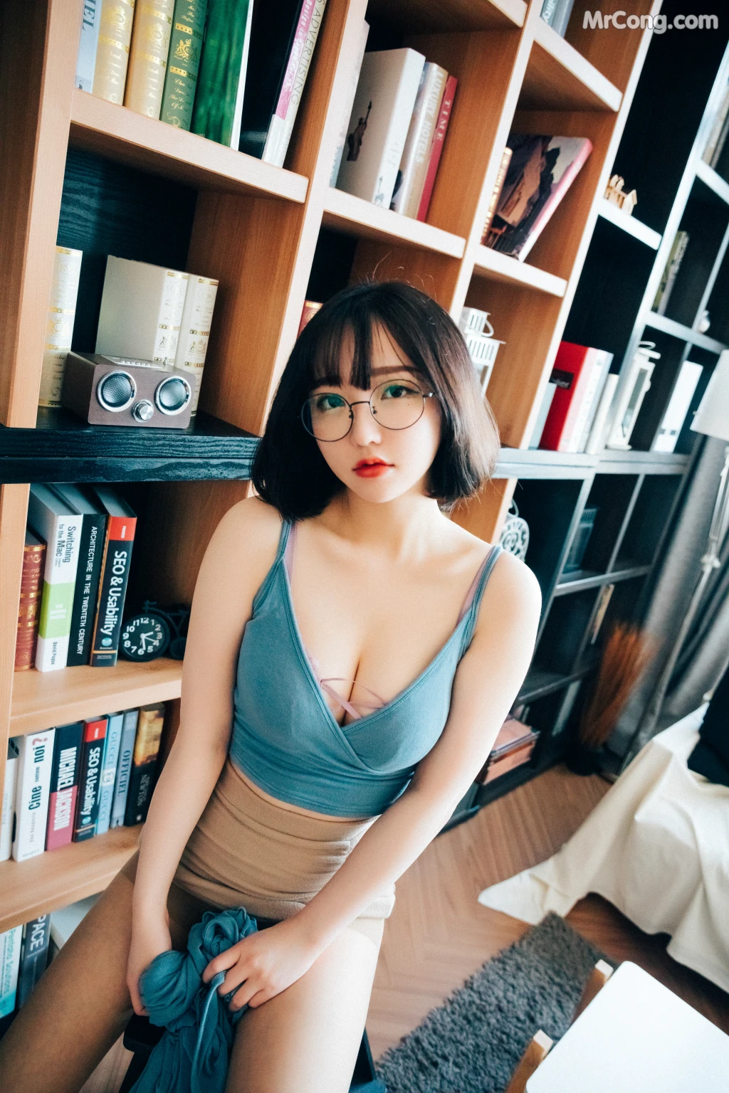 [Loozy] Son Ye-Eun (손예은): Librarian Girl (84 photos + 2 videos)