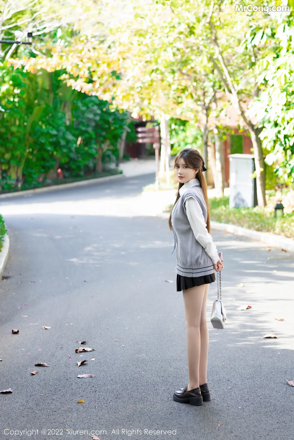 XIUREN No.4896: 美桃酱 (53 photos)