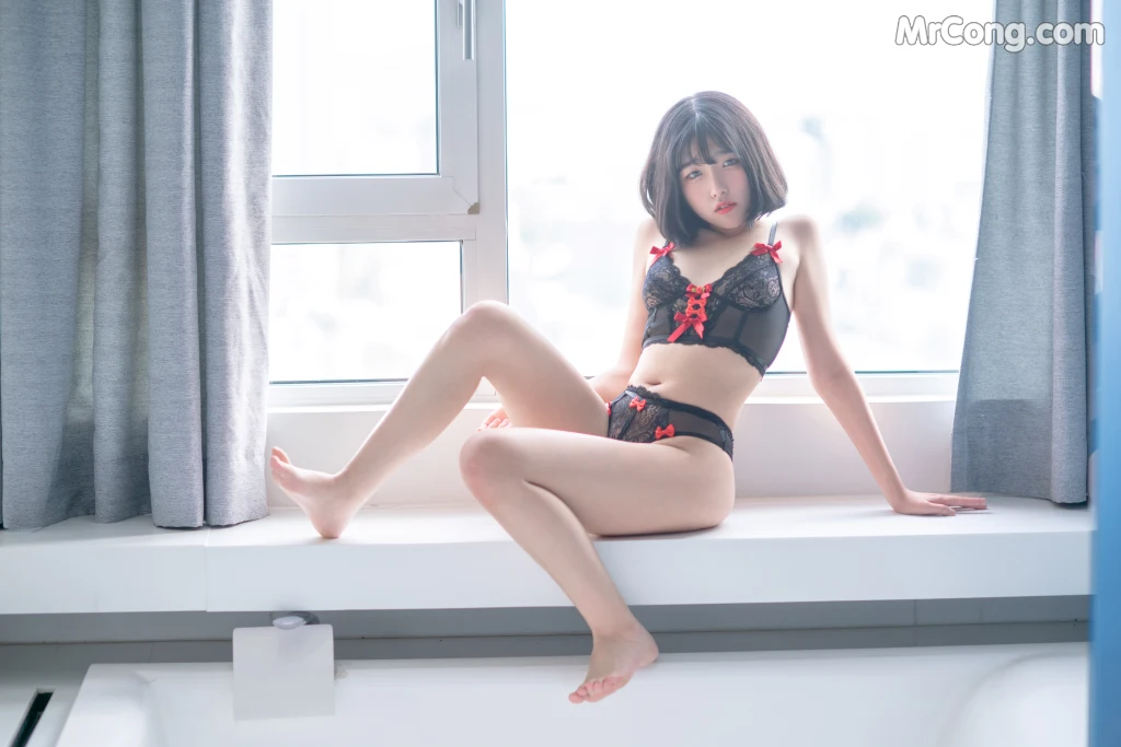 Sonson (손손): Black Rose (35 photos) – Page 2