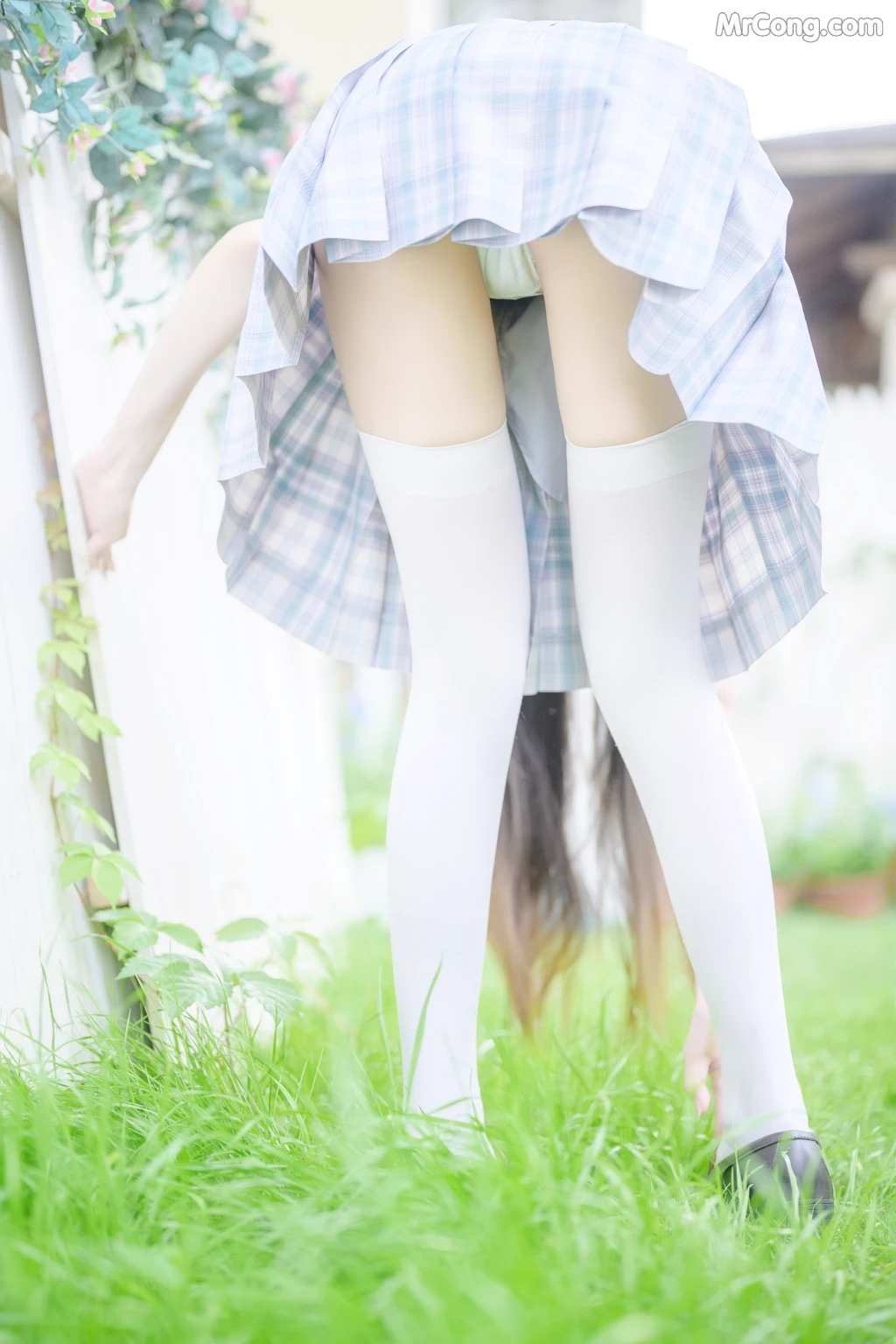 Coser@香草喵露露 No.009: 阳光庭院制服 (50 photos)