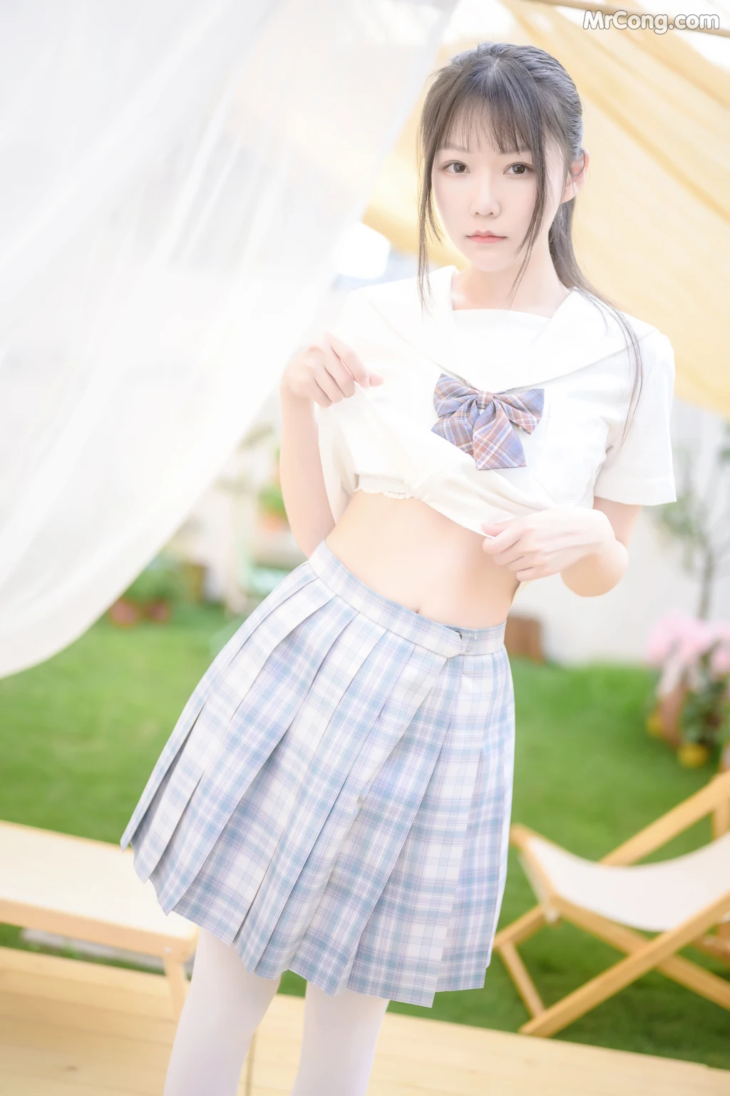 Coser@香草喵露露 No.009: 阳光庭院制服 (50 photos)